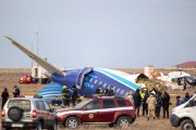 阿塞拜疆航空一架客機(jī)在哈薩克斯坦墜毀 乘機(jī)人數(shù)修正為69人